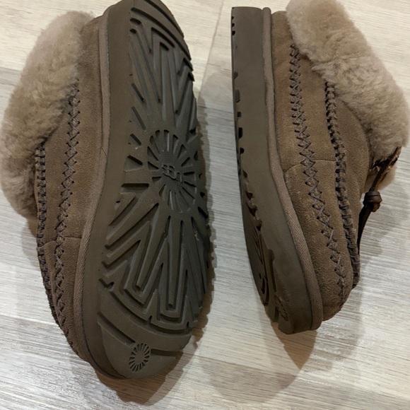 Cozy Brown Ugg Slipper - Picture 2 of 4